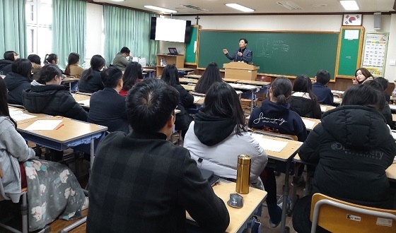 NSP통신-▲천안시가 고등하교 3학년 졸업예정자를 대상으로 청년주거안정교육을 실시했다. (천안시)