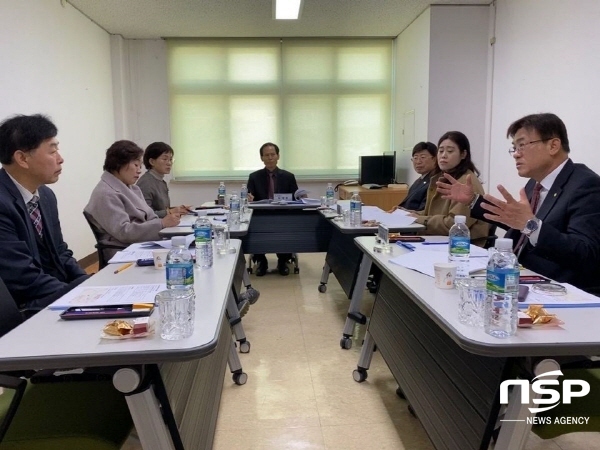 NSP통신-경상북도교육청은 17일 도 교육청 회의실에서 외부 전문가의 다양한 의견을 수렴해 감사업무의 전문성을 향상하고자 감사자문위원회를 열었다. (경상북도교육청)