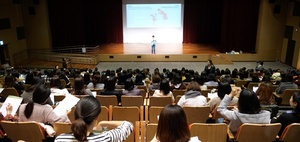 [NSP PHOTO]개그맨 현병수, 굿네이버스 부모 교육 MC 활약