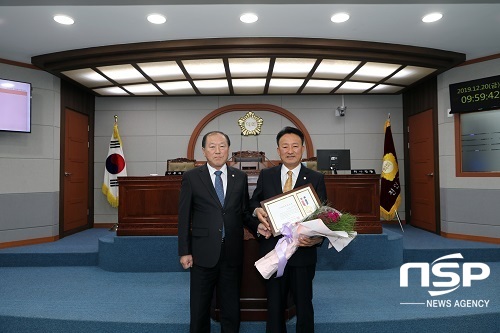 [NSP PHOTO]진안군의회, 상패 및 감사패 수여