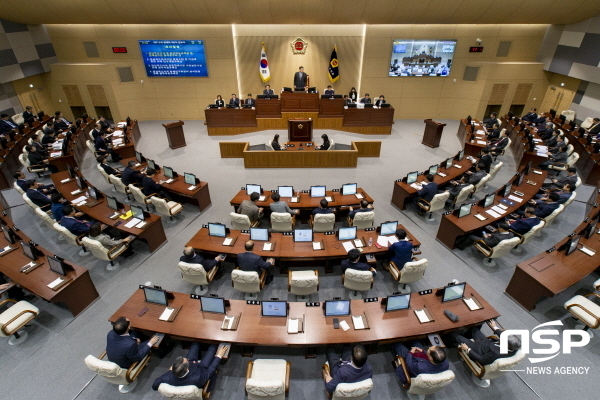 NSP통신-경상북도의회는 20일 제312회 경상북도의회 제2차 정례회 제5차 본회의를 열어 31개의 안건을 처리하고 2019년 회기 일정을 모두 마무리했다. (경상북도의회)