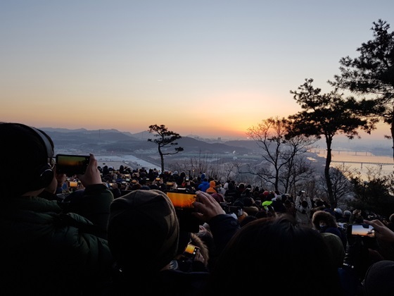 NSP통신-고양시 행주산성 해돋이 행사 모습 (고양시)