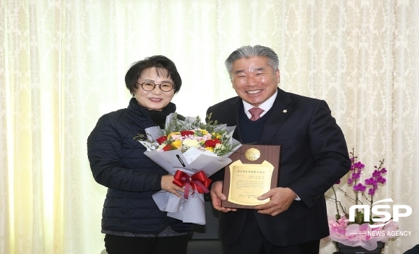 NSP통신-김동준 의성군의회 부의장이 경상북도 시군의회의장협의회로부터2019년도 경상북도 의정봉사 대상수상의 영광을 안았다. (의성군의회)