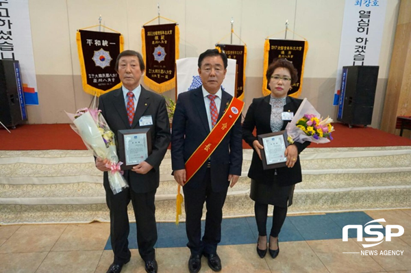 NSP통신-경주시장 봉사 공로 인정 표창장(팔각회 수여)수상 기념사진. (권민수 기자)