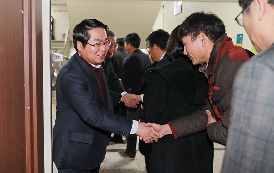 NSP통신-▲아산시가 2일 2020년 시무식을 개최했다. (아산시)