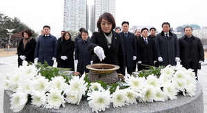 [NSP PHOTO]안혜영 경기도부의장, 2020년 신년 현충탑 참배