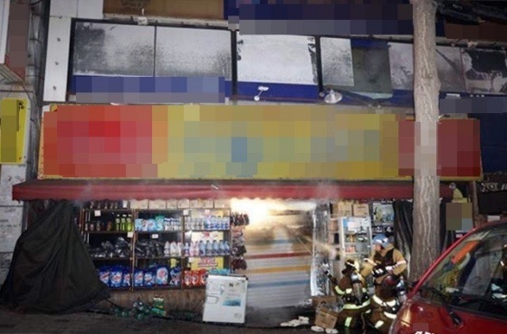 NSP통신-화재가 발생한 성남시 수정구 한 상가건물. (경기소방재난본부)