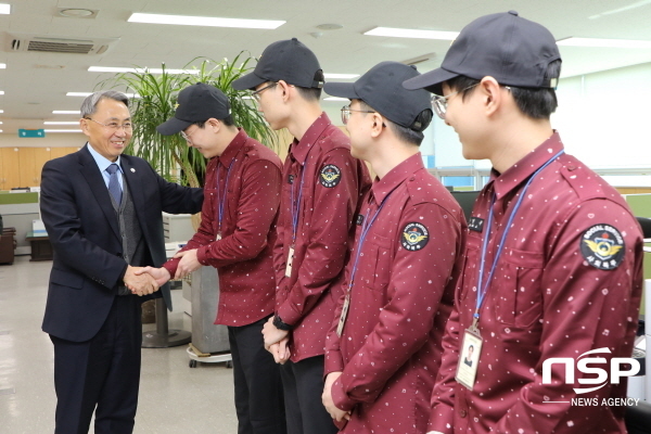 NSP통신-모종화 병무청장이 대구경북병무청 사회복무요원들을 격려하고 있다. (대구경북지방병무청)