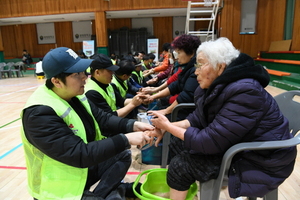 [NSP PHOTO]POSCO 광양제철소, 임직원들 새해 맞이 자매마을 봉사활동 펼쳐