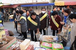 [NSP PHOTO]완주군, 설 앞두고 전통시장 장보기 행사 열어