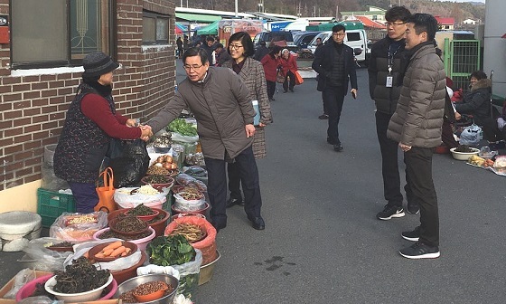 NSP통신-▲노박래 군수가 오는 24일까지 관내 전통시장 5개소를 방문한다. (서천군)