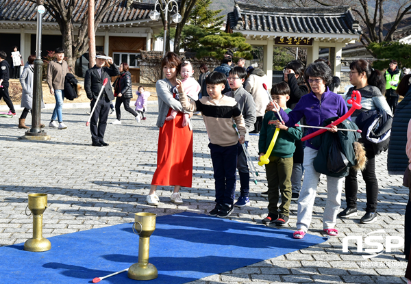 NSP통신-경북문화관광공사 보문단지 투호 체험행사 운영 모습. (경북문화관광공사)