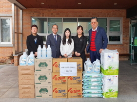 [NSP PHOTO]의성군의회, 설 맞아 사회복지시설 방문해 위문품 전달