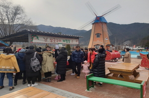 [NSP PHOTO]경북 봉화 산타마을, 겨울철 대표 관광지로 각광