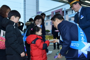[NSP PHOTO]권오봉 여수시장 엑스포역서 귀성객 환영 인사