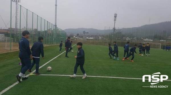 NSP통신-지난 29일 개막한 동계 중등부 축구 전지훈련. (강진군)