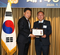 [NSP PHOTO]수원시의회 이종근 기획경제위원장, 지방의정봉사상 수상