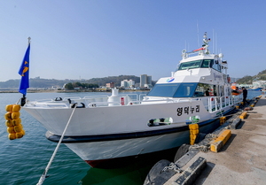 [NSP PHOTO]영덕군, 어업지도선 영덕누리호 취항 후 첫 적발