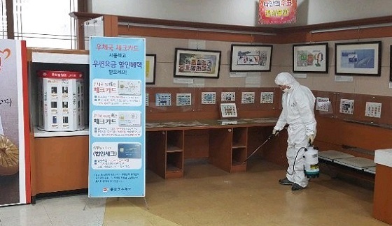 NSP통신-▲천안시가 신종 코로나바이러스 감염증 예방을 위해 방역·소독을 실시하고 있다. (천안시)