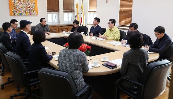 NSP통신-▲양승조 충남지사가 호서대를 방문해 이철성 총장과 간담회를 가졌다. (충남도)