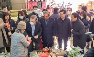 [NSP PHOTO]문재인 대통령, 아산찾아 주민들과 간담회