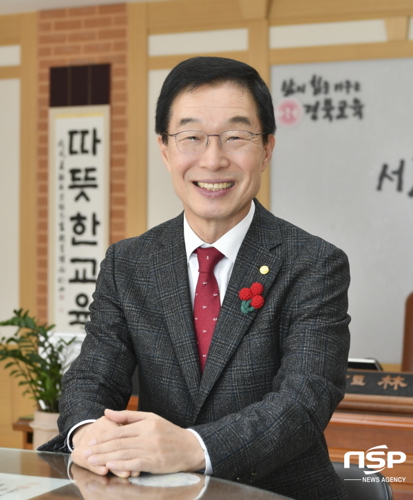 NSP통신-경상북도교육청은 임종식 교육감이 여론조사 전문기관인 리얼미터가 지난 1월 실시한 전국 17개 시·도교육감 직무수행 평가 조사에서 지난달에 이어 전국 3위를 유지했다고 11일 밝혔다. (경상북도교육청)