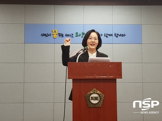 NSP통신-도시계획 전문가인 김현아 국회의원이 경기 고양시정 지역구 국회의원 출마를 선언하고 있다. (강은태 기자)