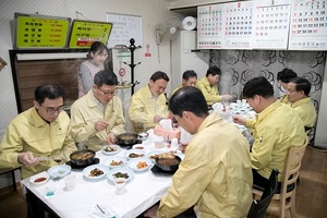 [NSP PHOTO]강임준 군산시장, 간부공무원들과 경제 활성화 동참