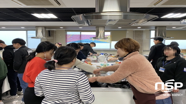 NSP통신-안동시 학교 밖 청소년지원센터는 지난 12일 지역의 학교 밖 청소년 15명을 대상으로 가톨릭상지대학교 혁신지원사업단과 조리 및 드론 조종사 직업체험을 실시했다 (안동시)