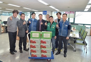 [NSP PHOTO]시흥시 공직자 노동조합, 코로나19 자가격리 가구 위문품 전달