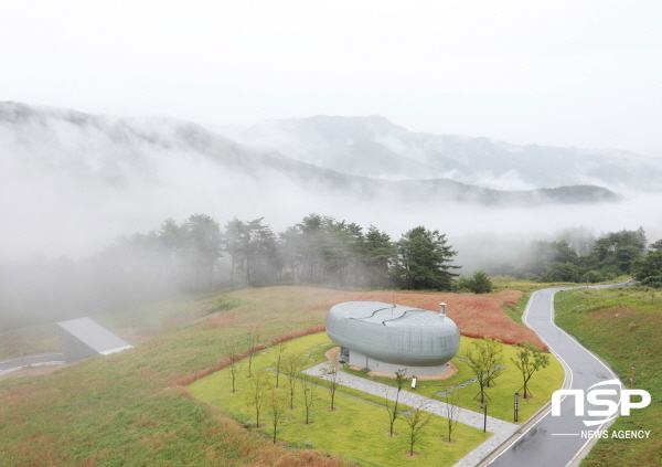 NSP통신-산림청 산하 공공기관인 국립백두대간수목원과 화성시 소속 식물원인 화성시우리꽃식물원은 지난 18일 화성시우리꽃식물원 보유 종자의 수집 및 보존, 공동 연구 등에 관한 상호 협력을 위해 업무협약을 체결했다. (국립백두대간수목원)