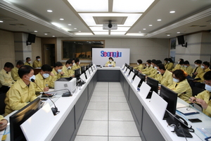 [NSP PHOTO]성주군, 대구 31번째 확진자 관련 발빠른 대처...공무원 51명 채택근무