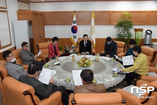 NSP통신-담양군의회가 지난 25일 가진 코로나19 감염확산에 따른 긴급 대책 보고회. (담양군의회)