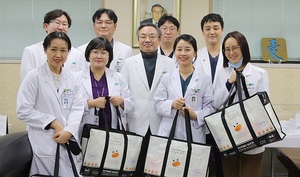 [NSP PHOTO]순천향대천안병원, 교직원 자녀 초등학교 입학선물 증정