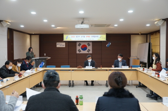 NSP통신-28일 농업기술센터 소회의실에서 용인시 관계자들이 벼 병해충 방제협의회 회의를 진행하고 있다. (용인시)