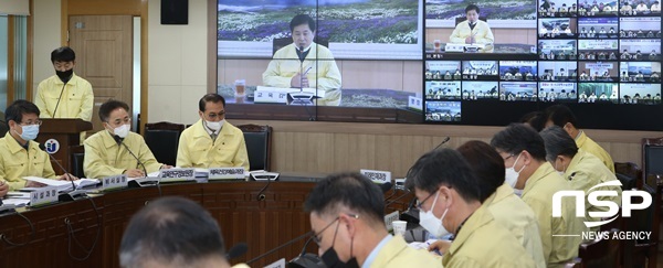 NSP통신-전남교육청이 지난 4일 가진 코로나19 대응 영상회의. (전남교육청)