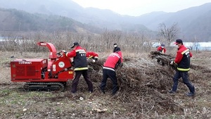 [NSP PHOTO]완주군, 산불위험요인 영농부산물 파쇄 적극 지원