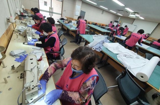 NSP통신-▲논산시가 면마스크 제작해 취약계층에 보급한다. (논산시)