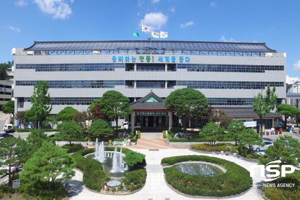 NSP통신-안동시는 코로나19 여파로 학교급식 중단에 따른 친환경 농산물 팔아주기에 이어 이번에는 일반농산물과 가공식품 팔아주기에도 발벗고 나섰다. (안동시)