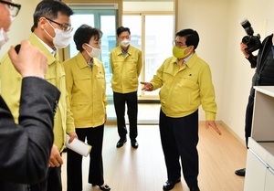 [NSP PHOTO]김현미 국토부 장관, 1일 장성군 공공실버주택 누리타운 방문