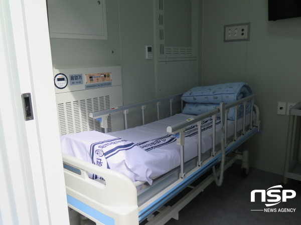 NSP통신-문경시는 코로나19 확산방지를 위해 지난 3월 20일 선별진료소가 설치된 의료기관 2개소에 2억원의 예산을 투입해 4동의 이동형 음압병실을 설치했다. (문경시)