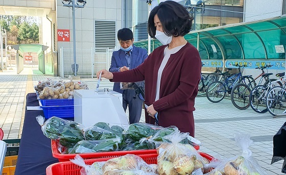 NSP통신-▲천안시가 농산물 팔아주기 운동을 적극 펼치고 있다. (천안시)