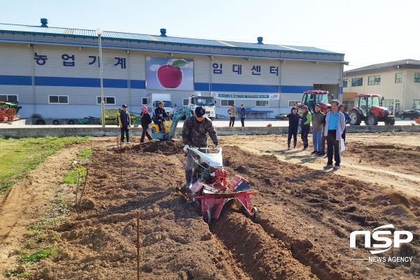 NSP통신-청송군은 코로나19 극복을 위해 경상북도에서 처음으로 농기계 임대료 50% 감면을 시행한 바 있으며, 이를 연말까지 연장 운영한다고 밝혔다 (청송군)