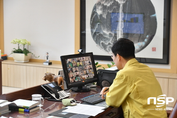 NSP통신-경상북도교육청은 지난 13일 교육감을 비롯한 온라인 수업 지원단 지역청 대표 33명과 담당자가 참석한 가운데 원격 화상 회의를 가졌다. (경상북도교육청)