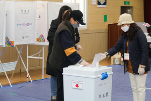 [NSP PHOTO][선택 4.15] 수원·화성·오산, 4시 기준 투표율 50% 넘어