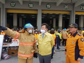 [NSP PHOTO]박근철 경기도의원, 군포물류센터 화재 현장 방문