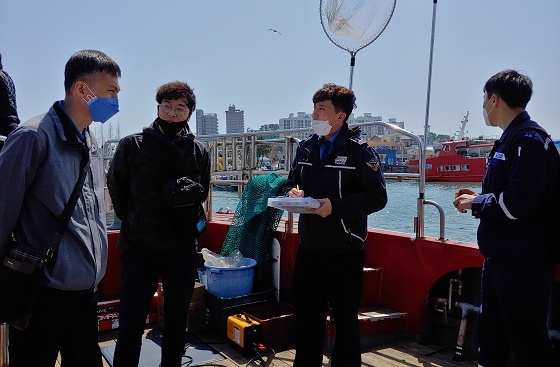 NSP통신-▲보령시가 어선 및 낚시어선에 대한 관계기관 합동 안전점검을 실시했다. (보령시)