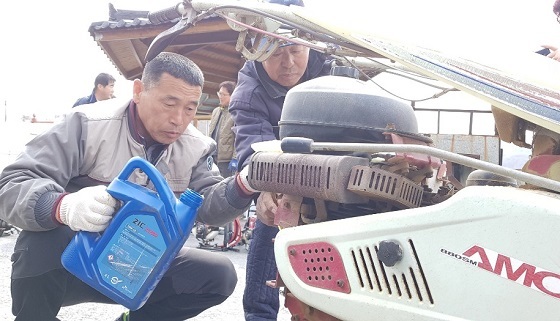 NSP통신-▲예산군이 12개 읍면의 오지마을을 찾아가 농기계 수리와 안전교육을 실시한다. (예산군)