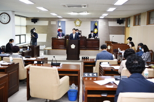 [NSP PHOTO]군위군의회, 제246회 임시회 폐회...추경예산 등 의결