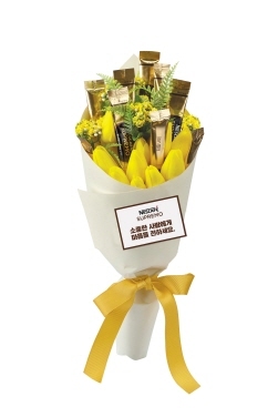 NSP통신-네스카페 수프리모 황금 스틱 꽃다발 (롯데네슬레코리아 제공)